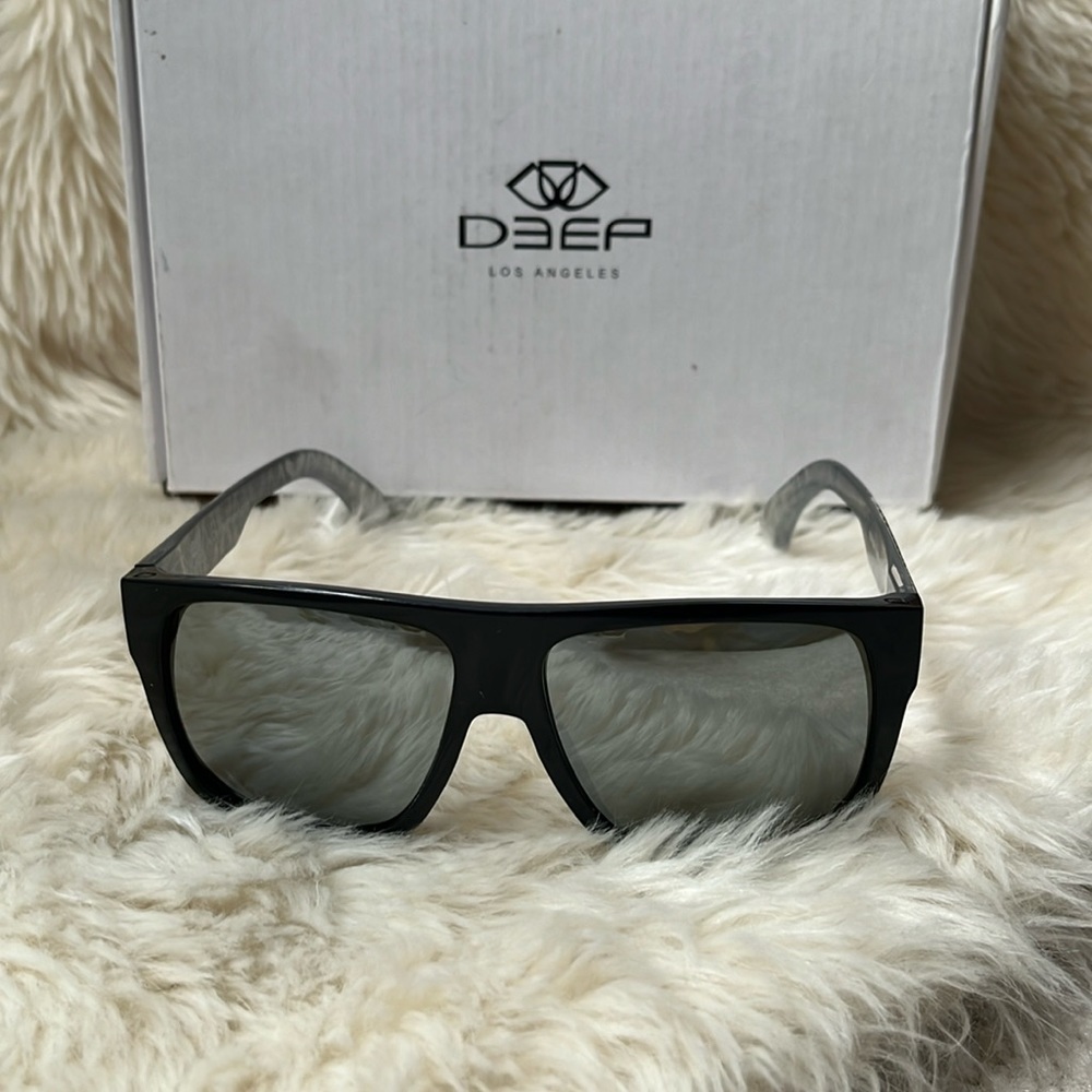 DEEP LA DPLS Sunglasses + Origami Hard Protective Cases Unisex